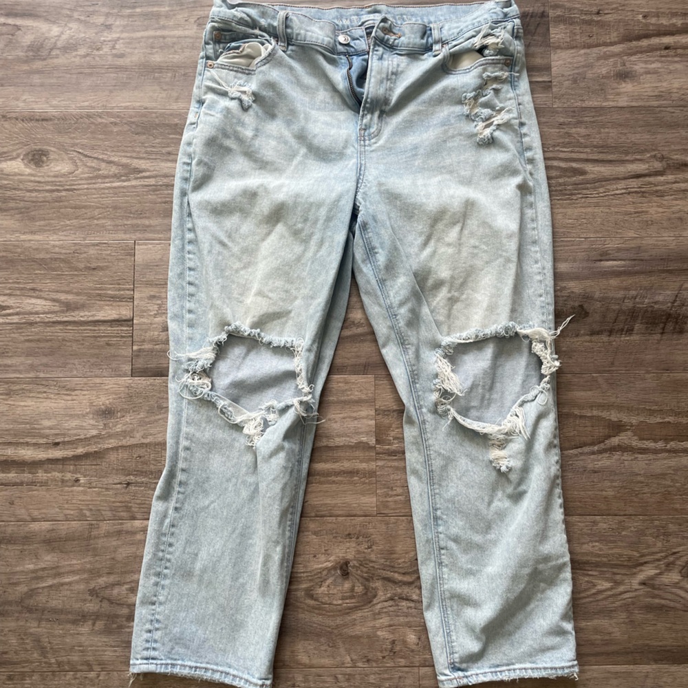 Women’s American Eagle Distressed Light Blue Jeans